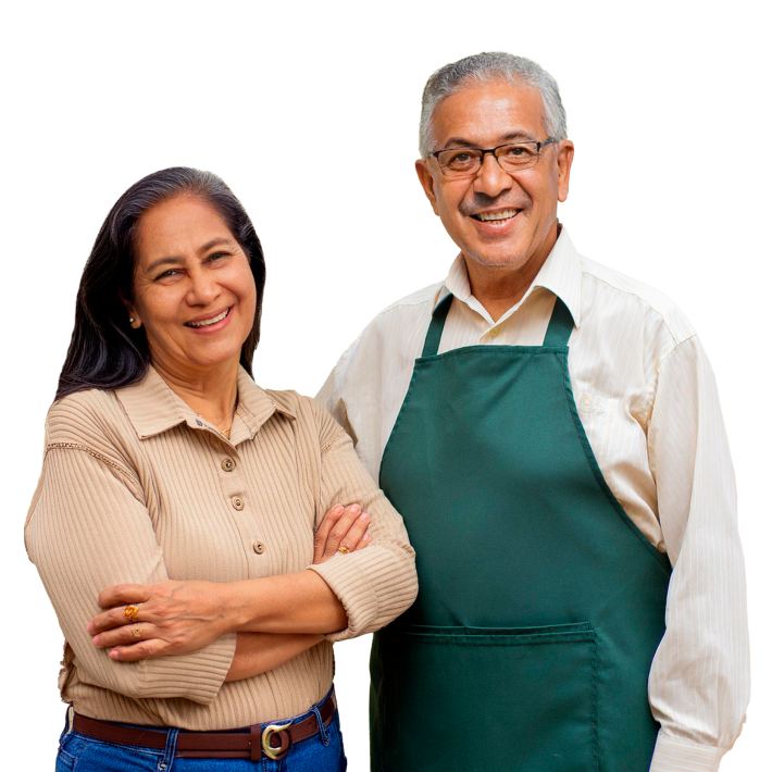 Dos señores grandes sonriendo, uno de ellos lleva mandil como los que se usa en las tiendas de abarrotes.